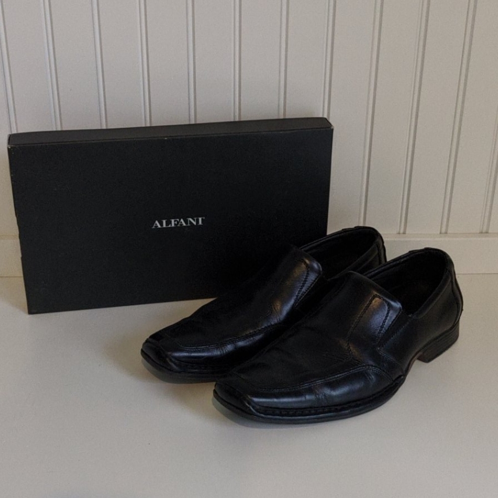 Black dress shoes
